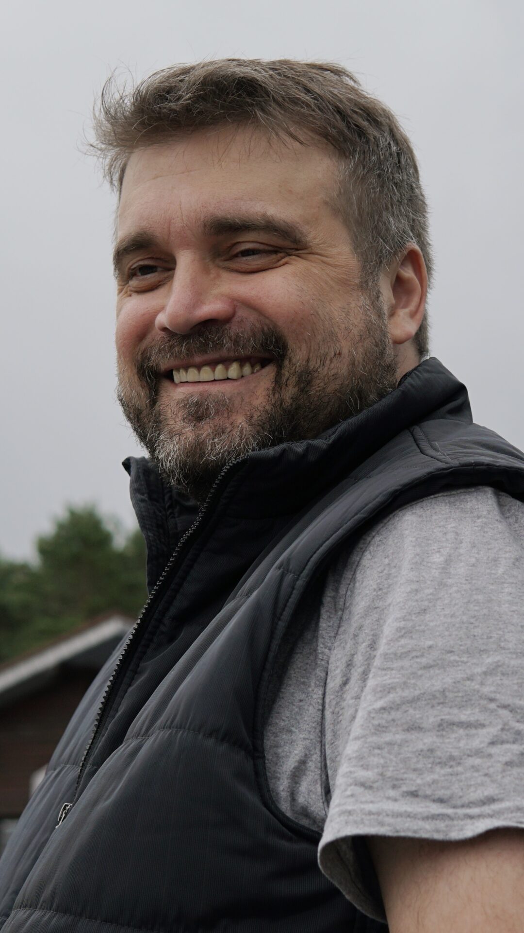 Кастинг-директор прислал сцену. Описания персонажа нет